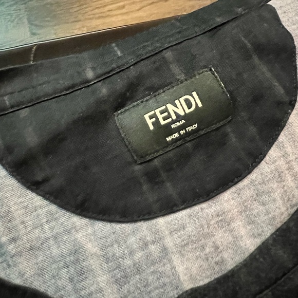 Auth mens fendi tshirt like new - Picture 3 of 3